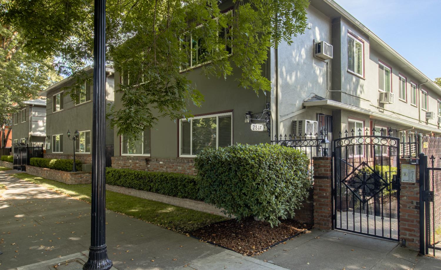 Detail Gallery Image 2 of 19 For 2811 F St, Sacramento,  CA 95816 - – Beds | – Baths