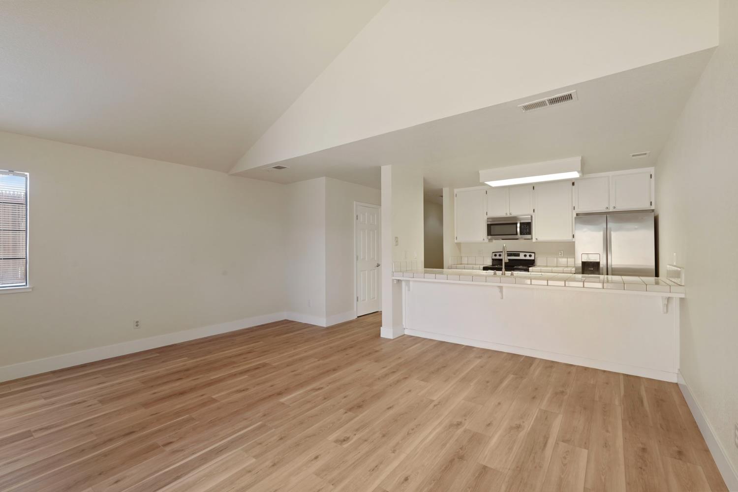 Detail Gallery Image 6 of 24 For 2250 Scarborough Dr #32,  Lodi,  CA 95240 - 1 Beds | 1/1 Baths