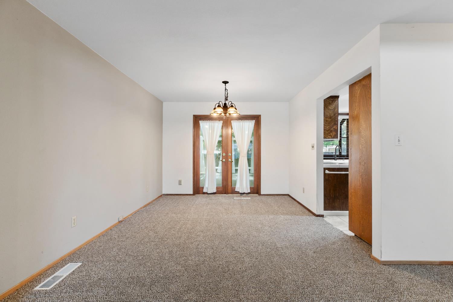 Detail Gallery Image 5 of 39 For 3355 San Fernando Ct, Merced,  CA 95348 - 4 Beds | 2/1 Baths