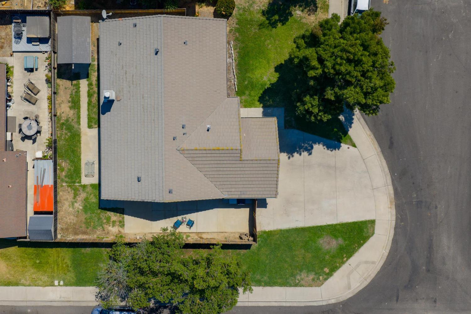 Detail Gallery Image 2 of 34 For 1637 Fantasy Ct, Modesto,  CA 95351 - 3 Beds | 2 Baths
