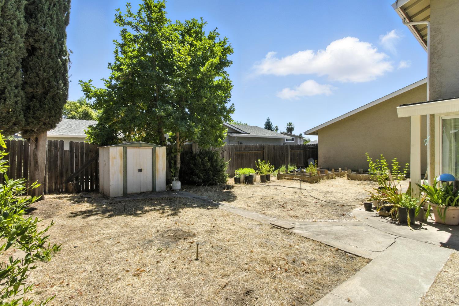 Detail Gallery Image 34 of 38 For 3347 Calico Ct, Sacramento,  CA 95826 - 4 Beds | 2/1 Baths