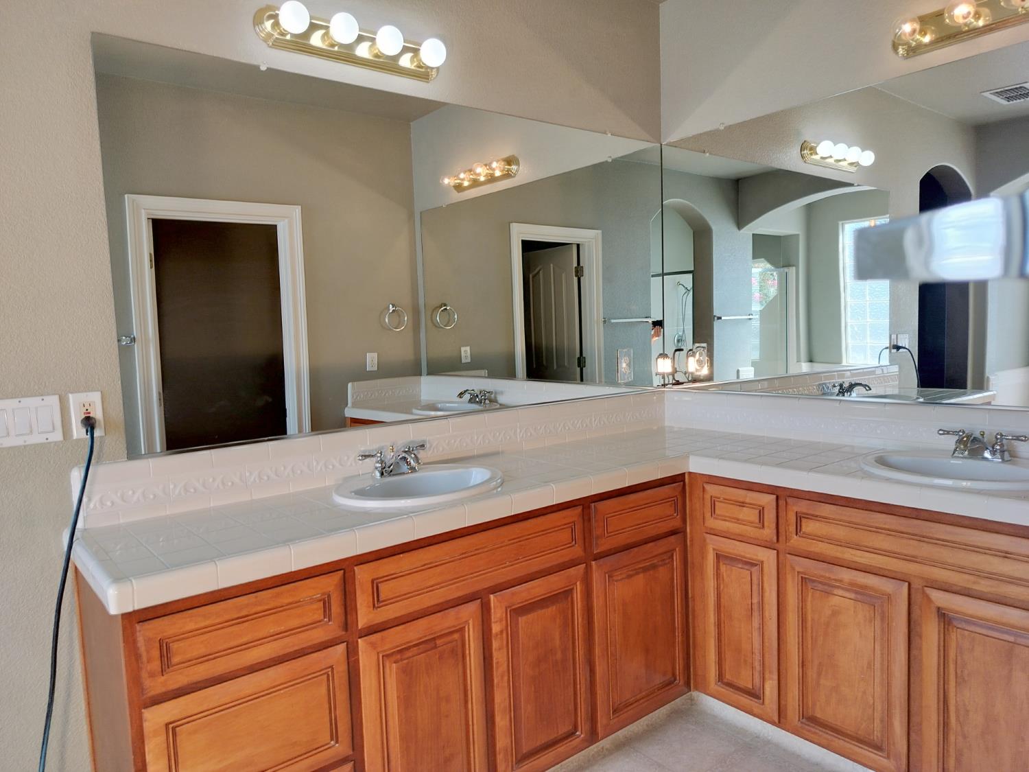 Detail Gallery Image 30 of 61 For 8880 Water Song Cir, Roseville,  CA 95747 - 5 Beds | 3 Baths