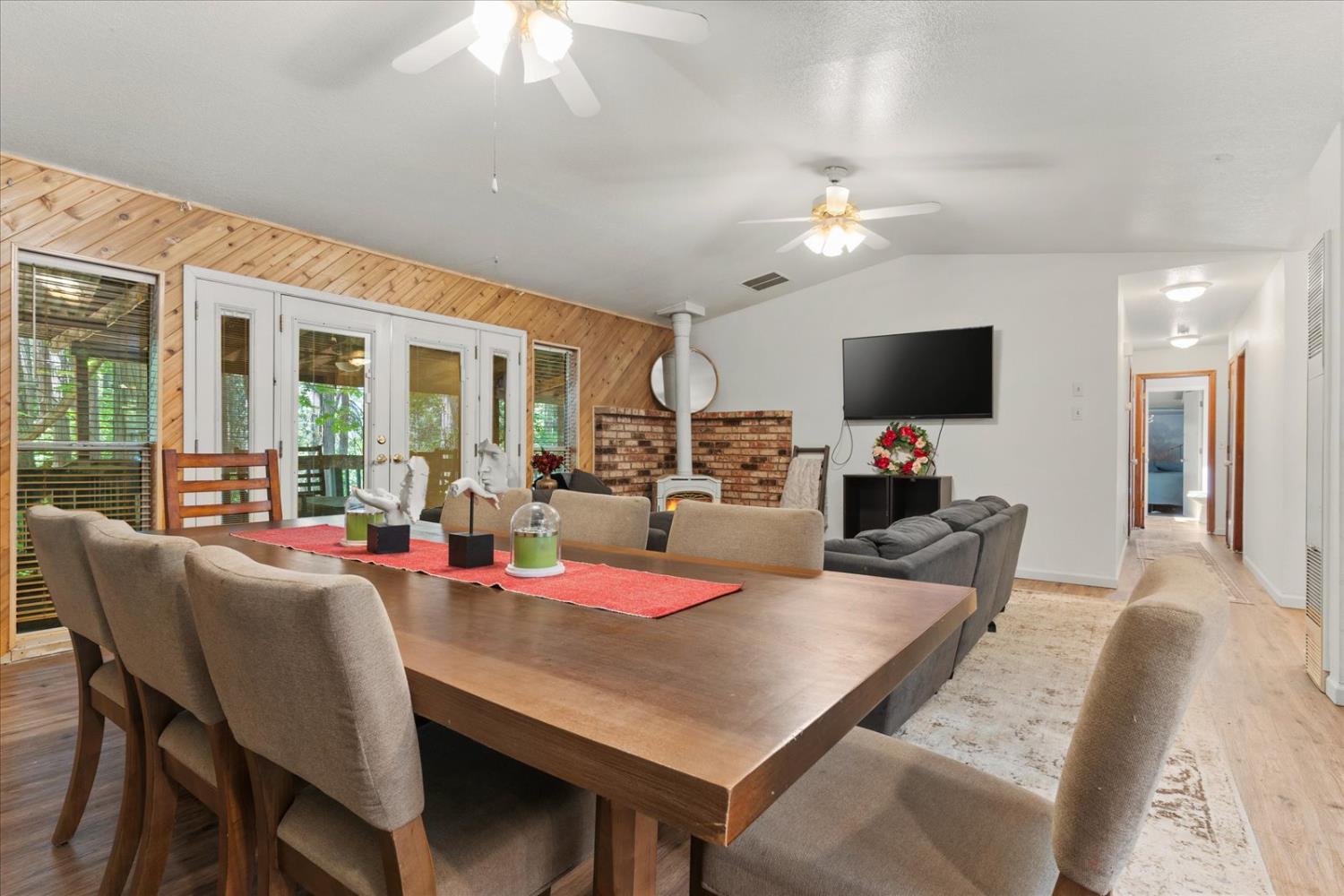 Detail Gallery Image 14 of 58 For 3205 Castlewood Cir, Pollock Pines,  CA 95726 - 3 Beds | 2 Baths