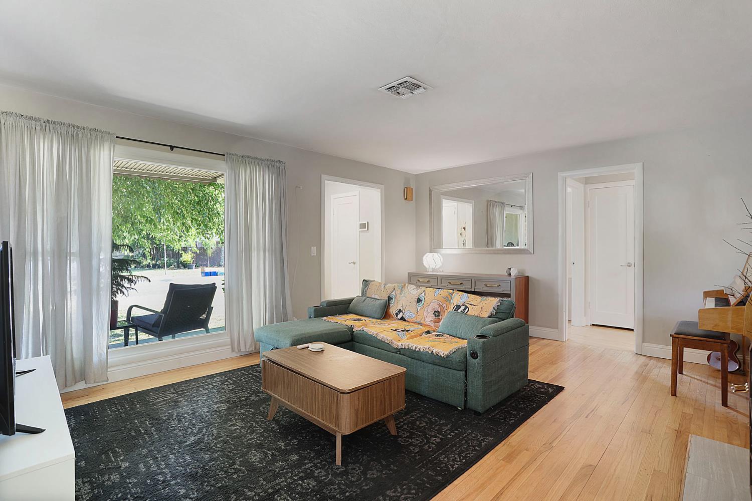 Detail Gallery Image 12 of 43 For 1355 Paloma Ave, Stockton,  CA 95209 - 3 Beds | 1/1 Baths
