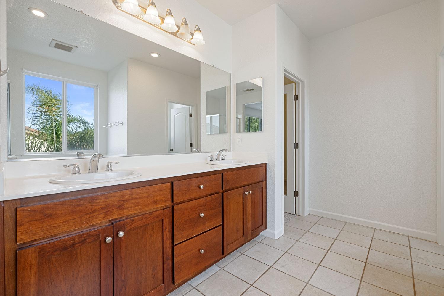 Detail Gallery Image 37 of 51 For 2905 Amir Pl, Modesto,  CA 95355 - 5 Beds | 2/1 Baths