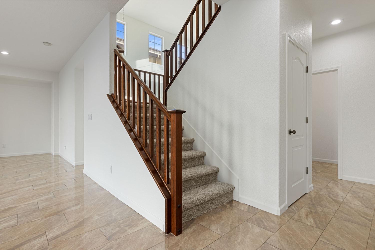 Detail Gallery Image 27 of 51 For 2905 Amir Pl, Modesto,  CA 95355 - 5 Beds | 2/1 Baths