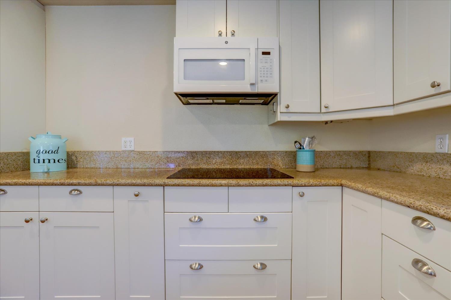 Detail Gallery Image 14 of 65 For 14051 Strawberry Cir, Penn Valley,  CA 95946 - 3 Beds | 3/1 Baths