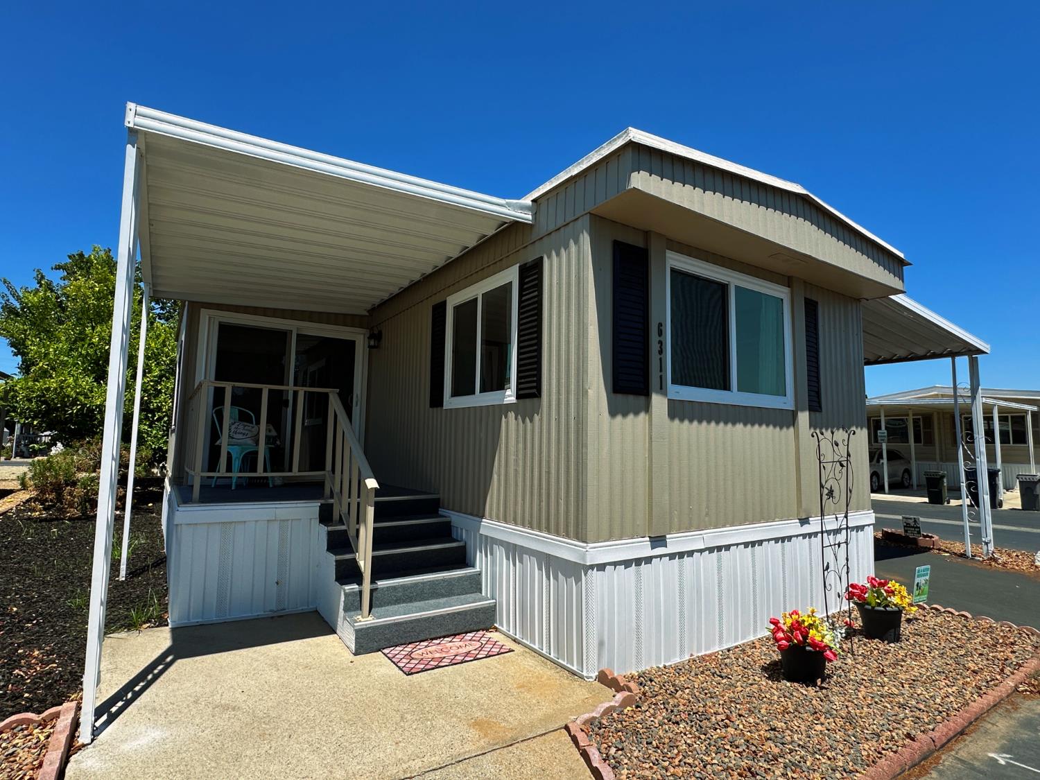 Detail Gallery Image 2 of 27 For 6311 Convention Ln 100, Sacramento,  CA 95828 - 2 Beds | 2 Baths