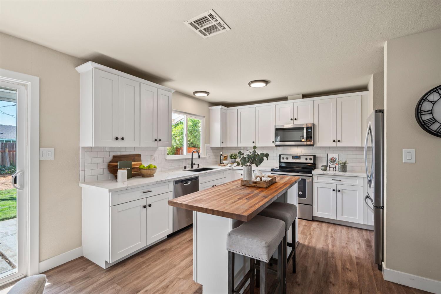 Detail Gallery Image 14 of 29 For 3429 Rosemont Dr, Sacramento,  CA 95826 - 3 Beds | 2 Baths