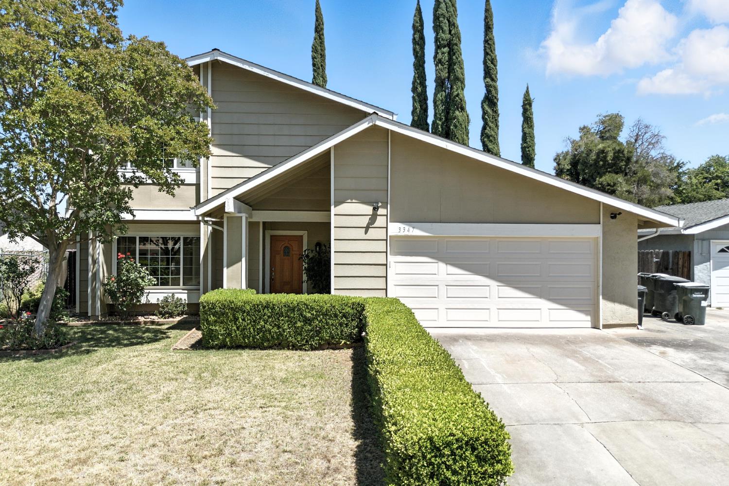 Detail Gallery Image 1 of 38 For 3347 Calico Ct, Sacramento,  CA 95826 - 4 Beds | 2/1 Baths