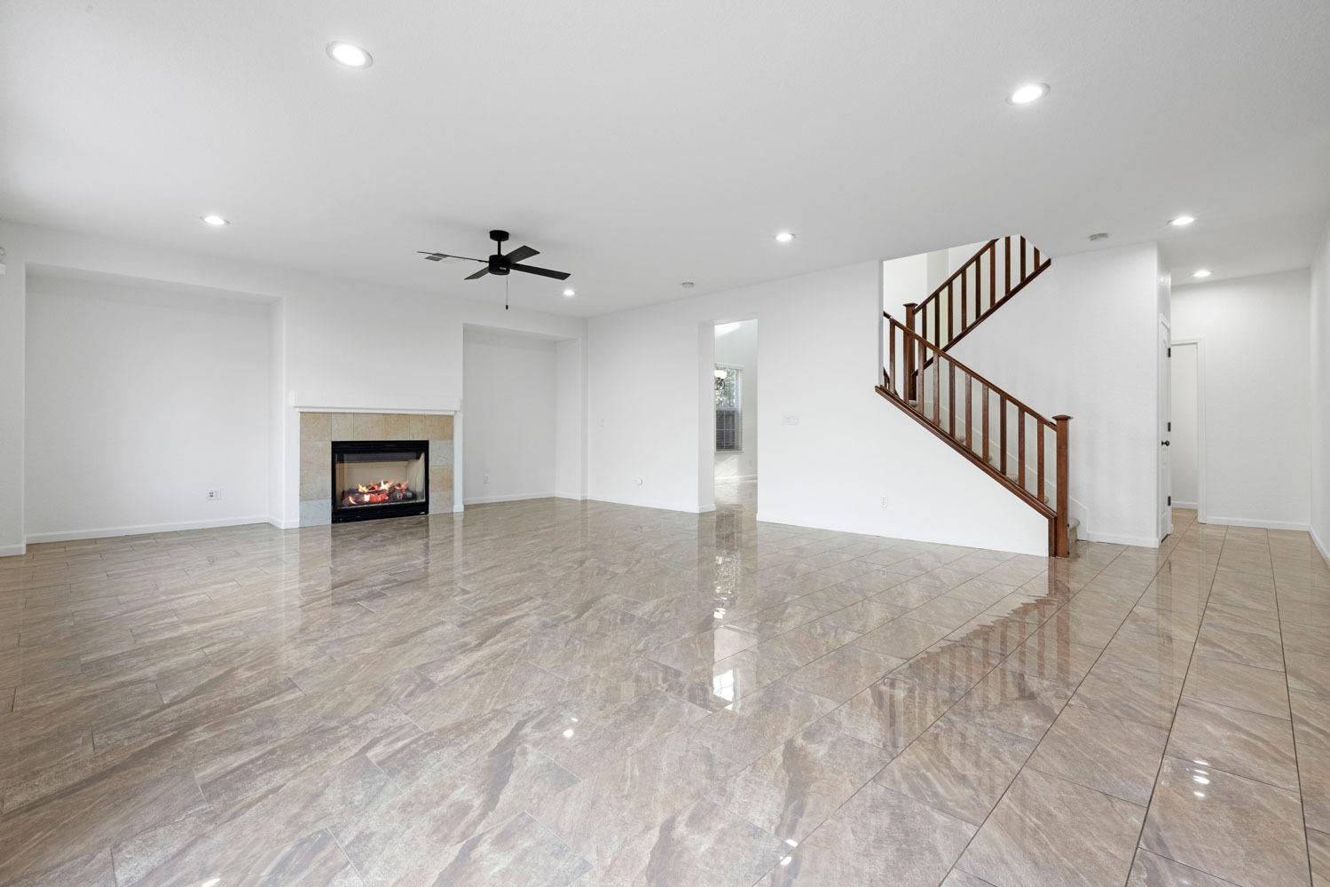 Detail Gallery Image 14 of 51 For 2905 Amir Pl, Modesto,  CA 95355 - 5 Beds | 2/1 Baths