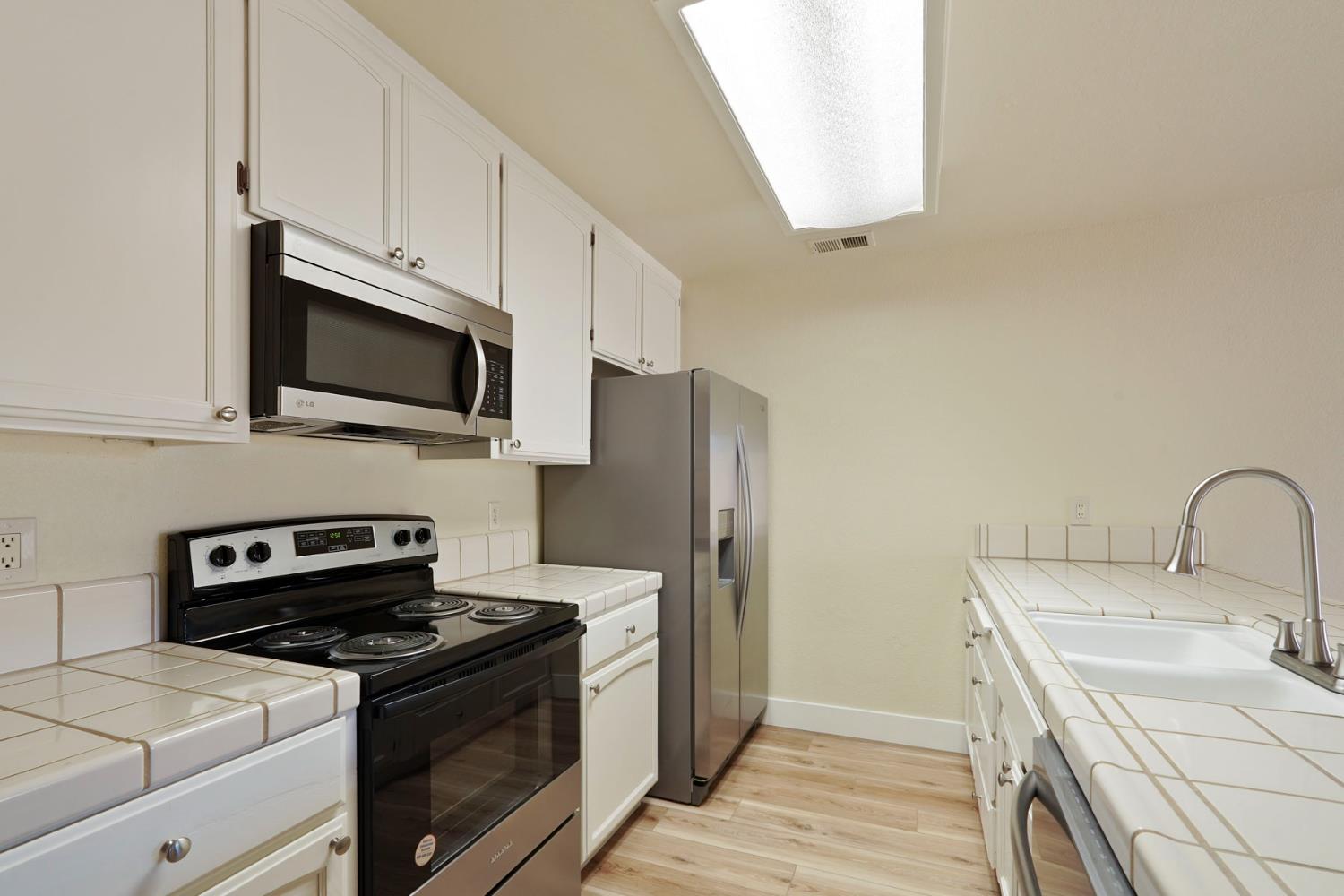 Detail Gallery Image 12 of 24 For 2250 Scarborough Dr #32,  Lodi,  CA 95240 - 1 Beds | 1/1 Baths