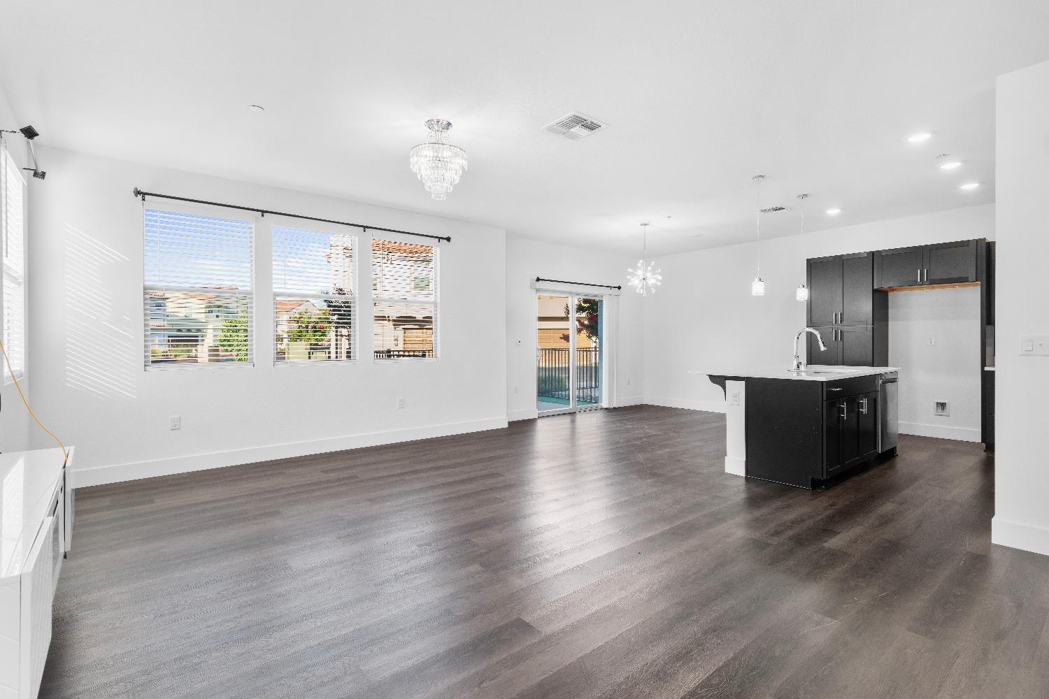 Detail Gallery Image 5 of 48 For 5301 E Commerce Way #23103,  Sacramento,  CA 95835 - 3 Beds | 3 Baths