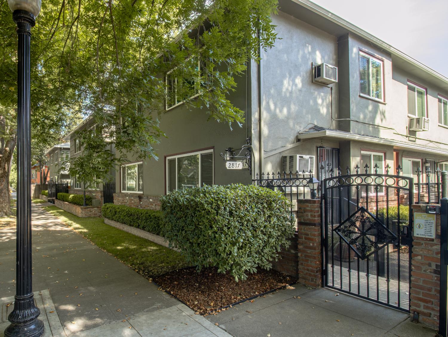 Detail Gallery Image 6 of 19 For 2811 F St, Sacramento,  CA 95816 - – Beds | – Baths