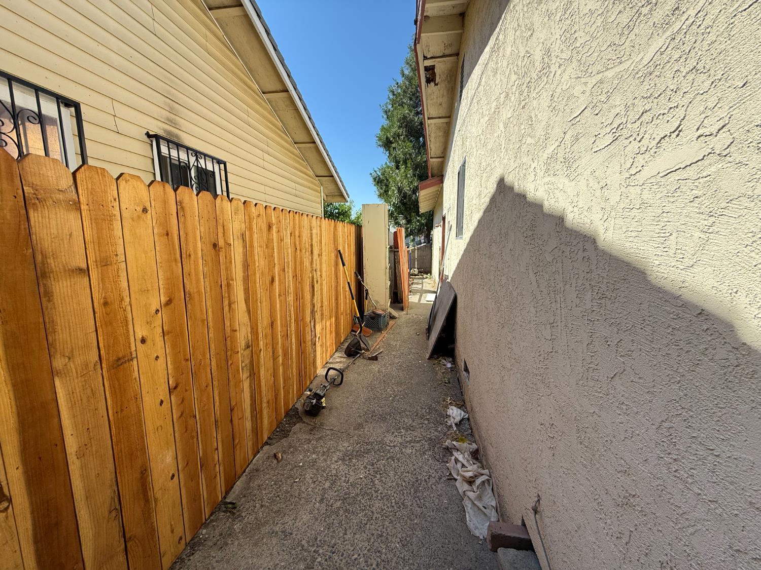 Detail Gallery Image 14 of 14 For 2121 Oneil Way, Sacramento,  CA 95822 - 3 Beds | 2 Baths