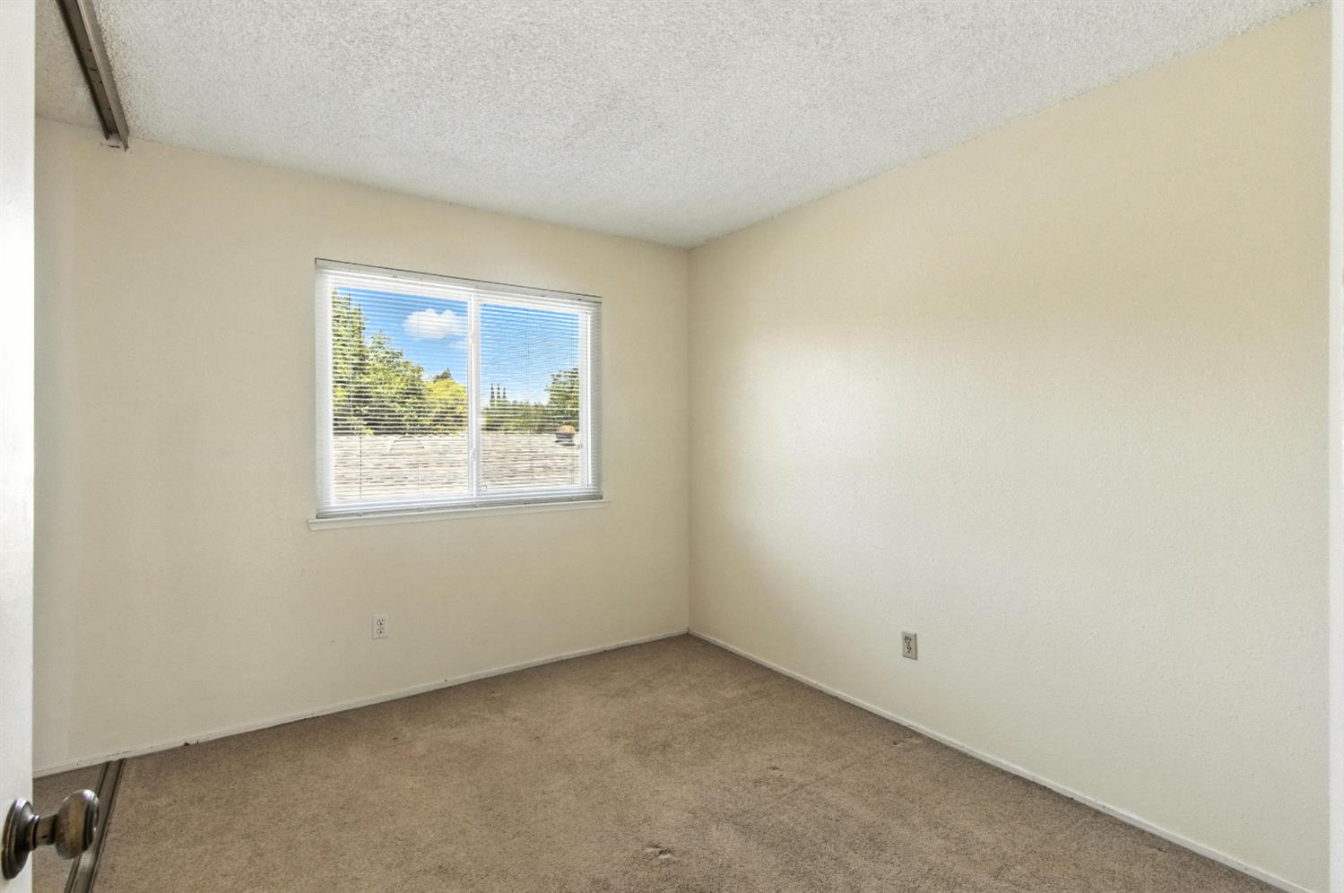Detail Gallery Image 25 of 38 For 3347 Calico Ct, Sacramento,  CA 95826 - 4 Beds | 2/1 Baths