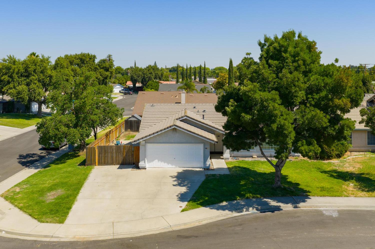 Detail Gallery Image 4 of 34 For 1637 Fantasy Ct, Modesto,  CA 95351 - 3 Beds | 2 Baths