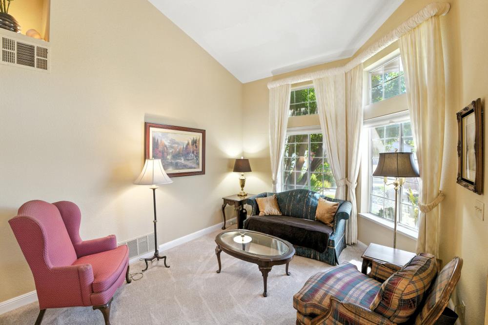 Detail Gallery Image 10 of 74 For 8931 Springhurst Dr, Elk Grove,  CA 95624 - 4 Beds | 3 Baths