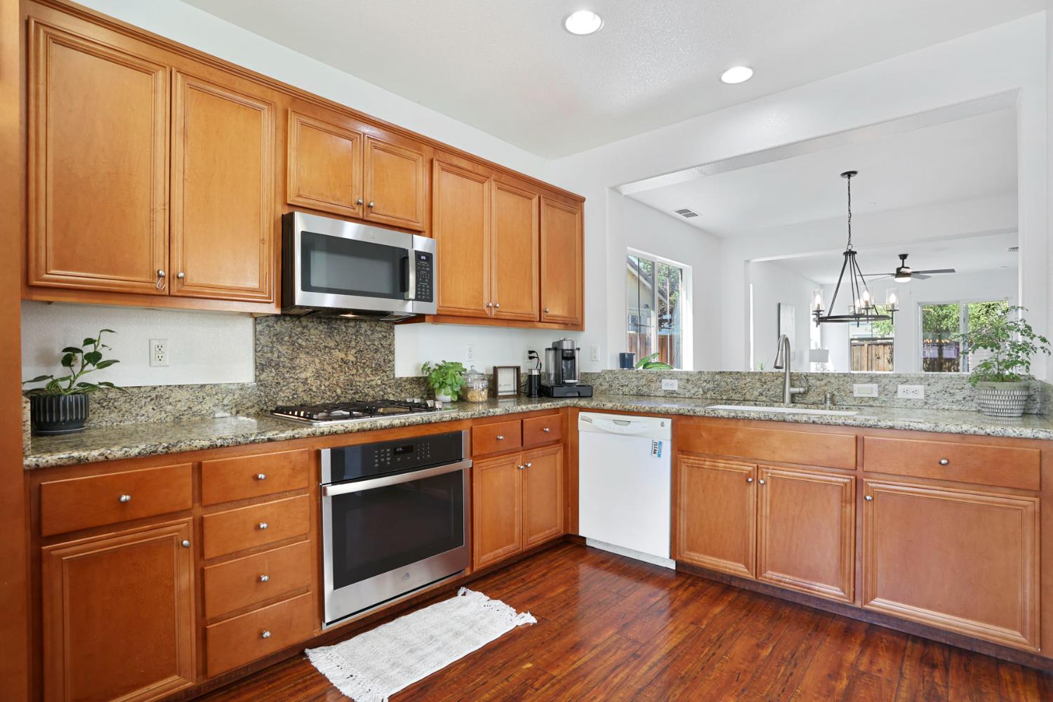 Detail Gallery Image 9 of 45 For 261 W Prosperidad Way, Mountain House,  CA 95391 - 4 Beds | 2/1 Baths