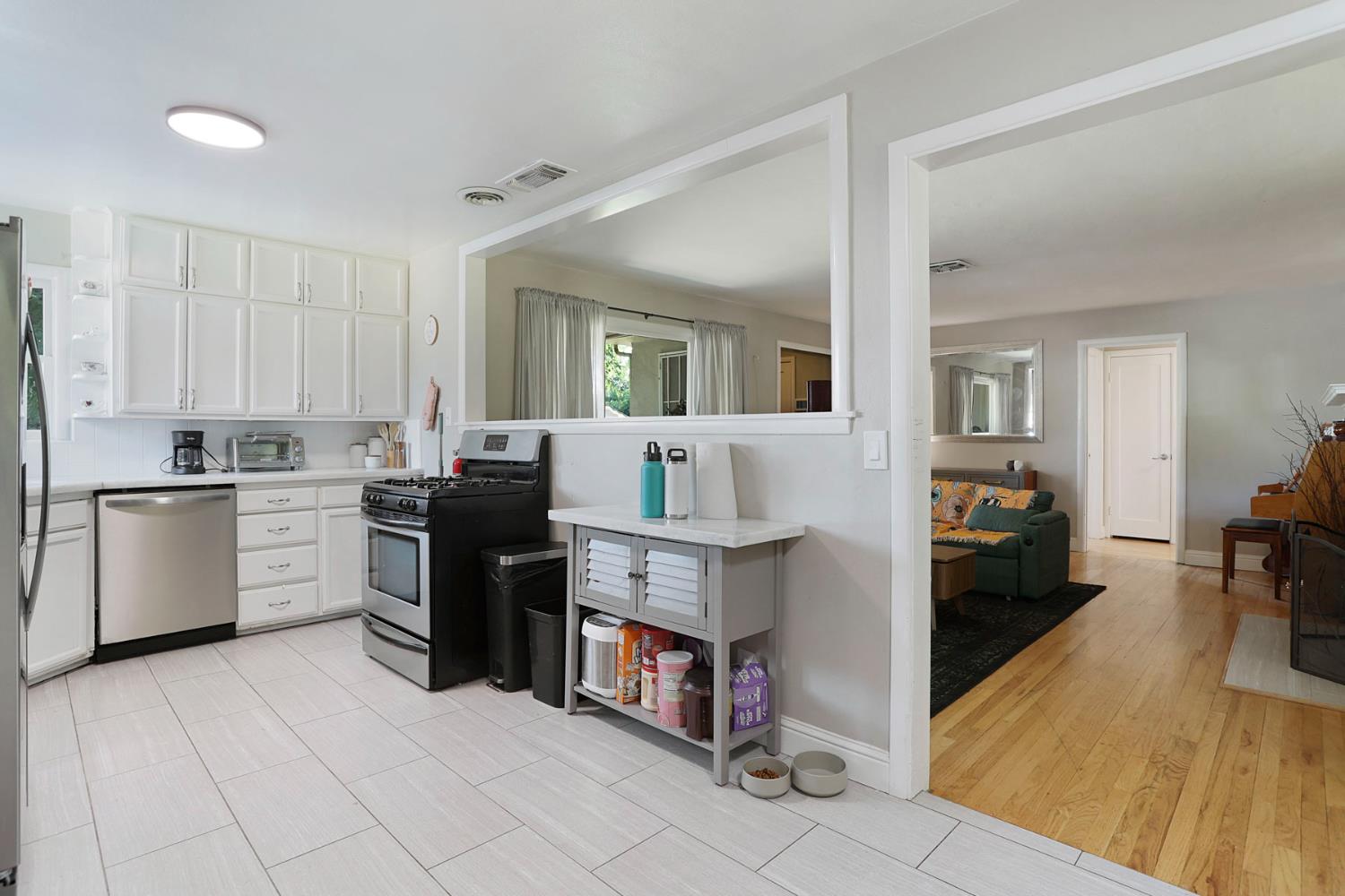 Detail Gallery Image 15 of 43 For 1355 Paloma Ave, Stockton,  CA 95209 - 3 Beds | 1/1 Baths