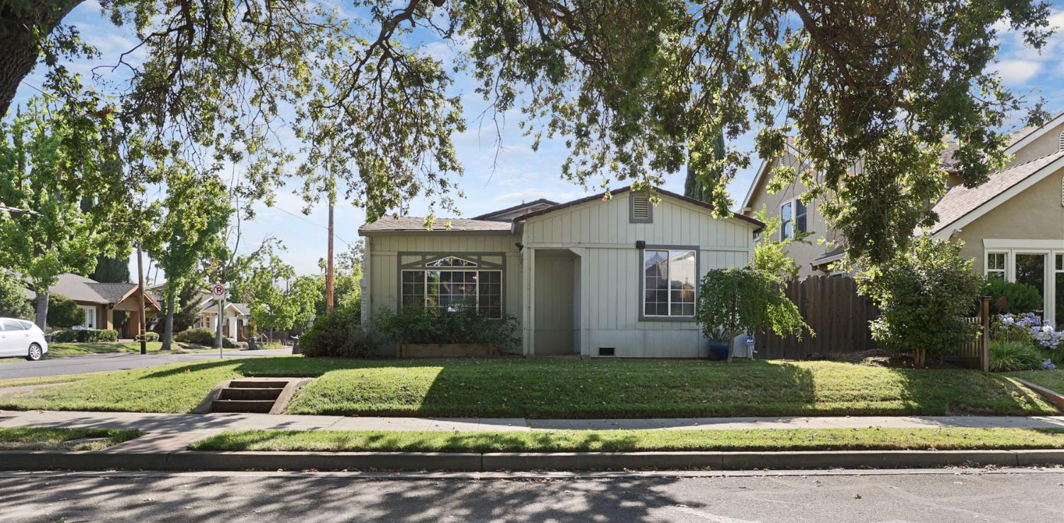 Detail Gallery Image 3 of 39 For 430 Bedford Rd, Stockton,  CA 95204 - 2 Beds | 1 Baths