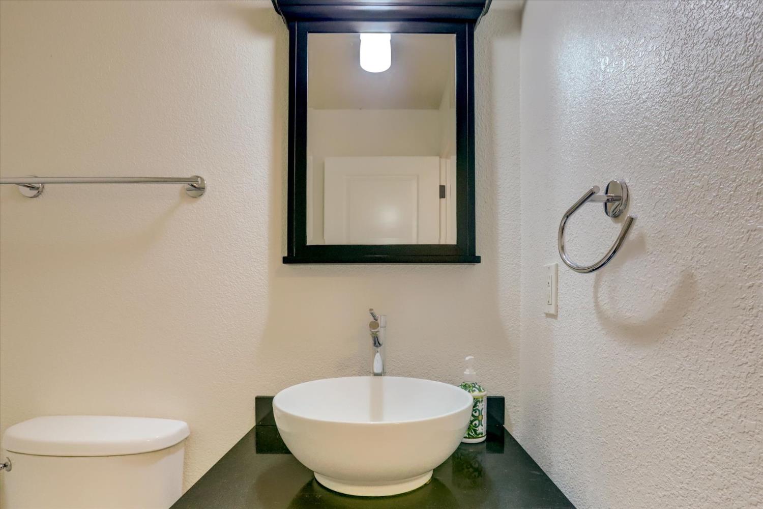 Detail Gallery Image 15 of 65 For 14051 Strawberry Cir, Penn Valley,  CA 95946 - 3 Beds | 3/1 Baths