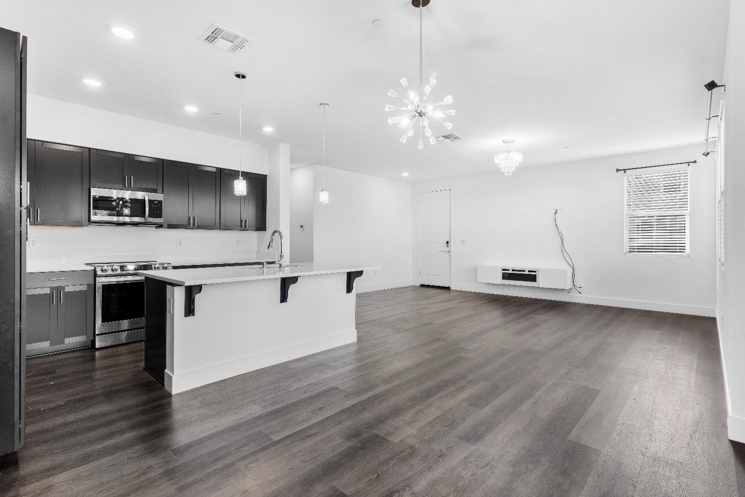 Detail Gallery Image 7 of 48 For 5301 E Commerce Way #23103,  Sacramento,  CA 95835 - 3 Beds | 3 Baths