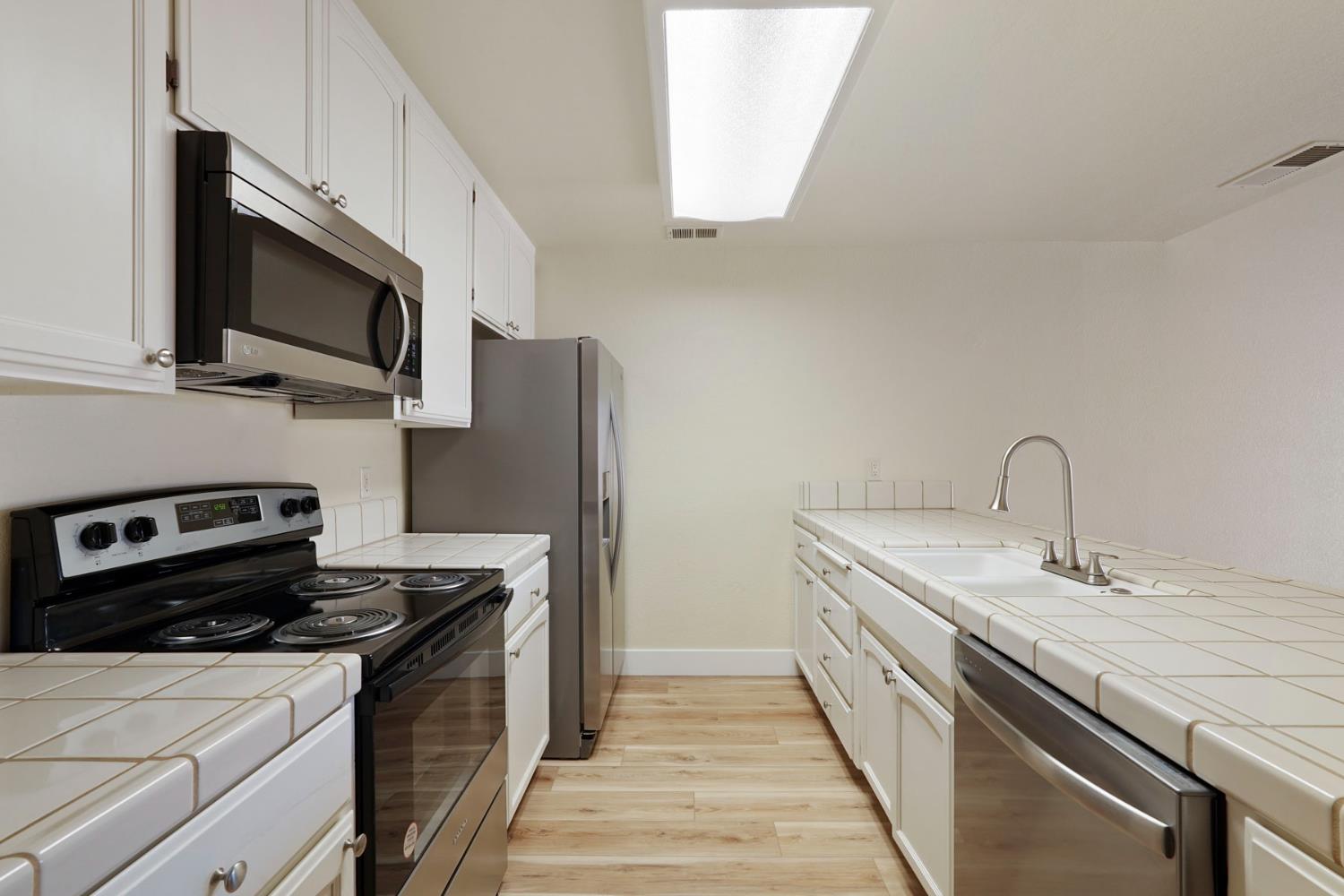 Detail Gallery Image 10 of 24 For 2250 Scarborough Dr #32,  Lodi,  CA 95240 - 1 Beds | 1/1 Baths