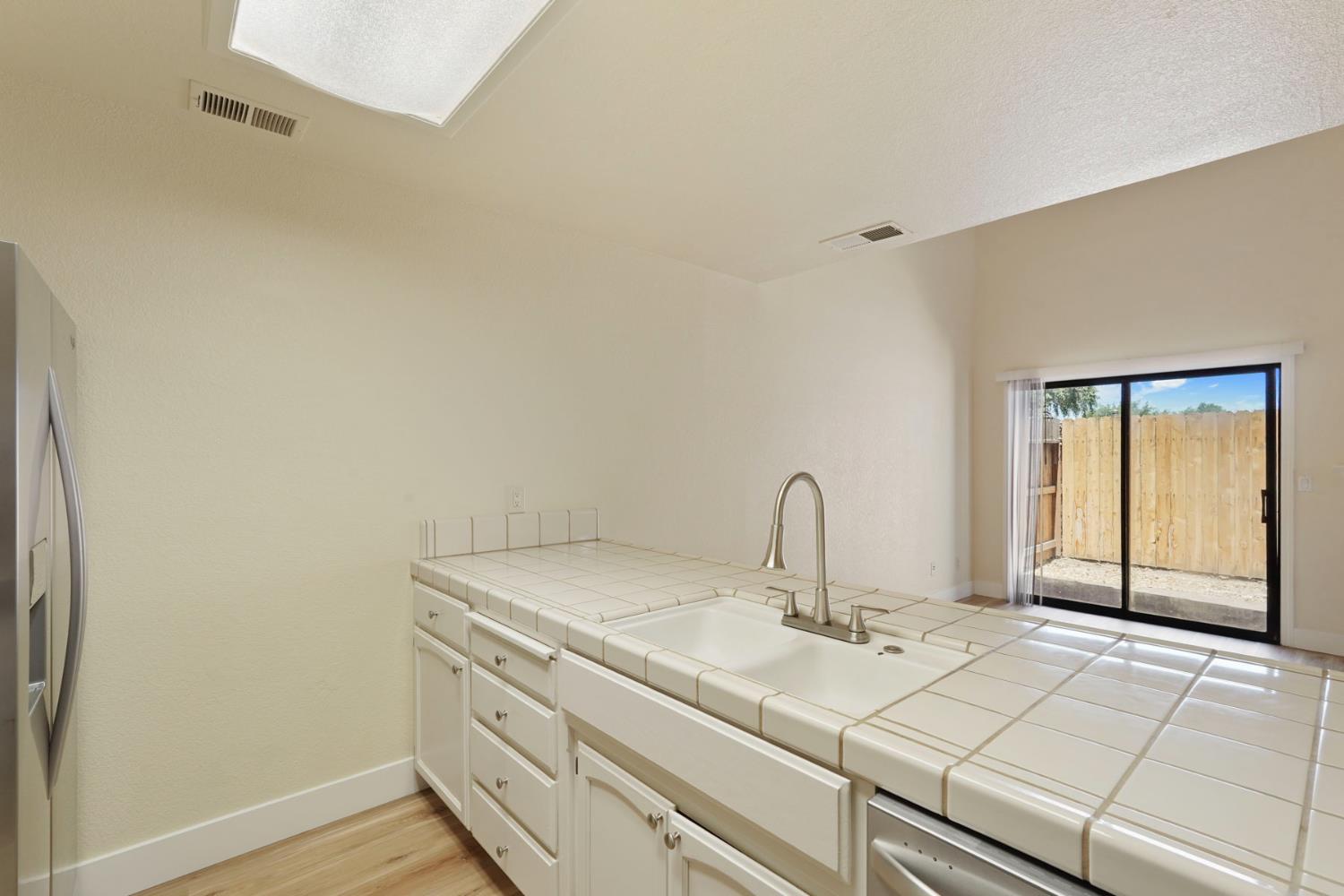 Detail Gallery Image 11 of 24 For 2250 Scarborough Dr #32,  Lodi,  CA 95240 - 1 Beds | 1/1 Baths
