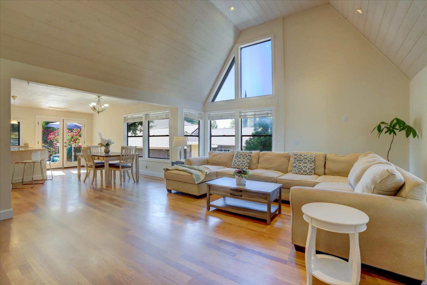 Detail Gallery Image 3 of 65 For 14051 Strawberry Cir, Penn Valley,  CA 95946 - 3 Beds | 3/1 Baths