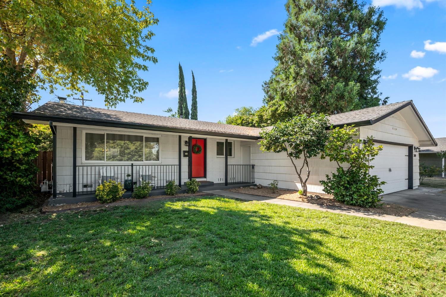 Detail Gallery Image 5 of 29 For 3429 Rosemont Dr, Sacramento,  CA 95826 - 3 Beds | 2 Baths