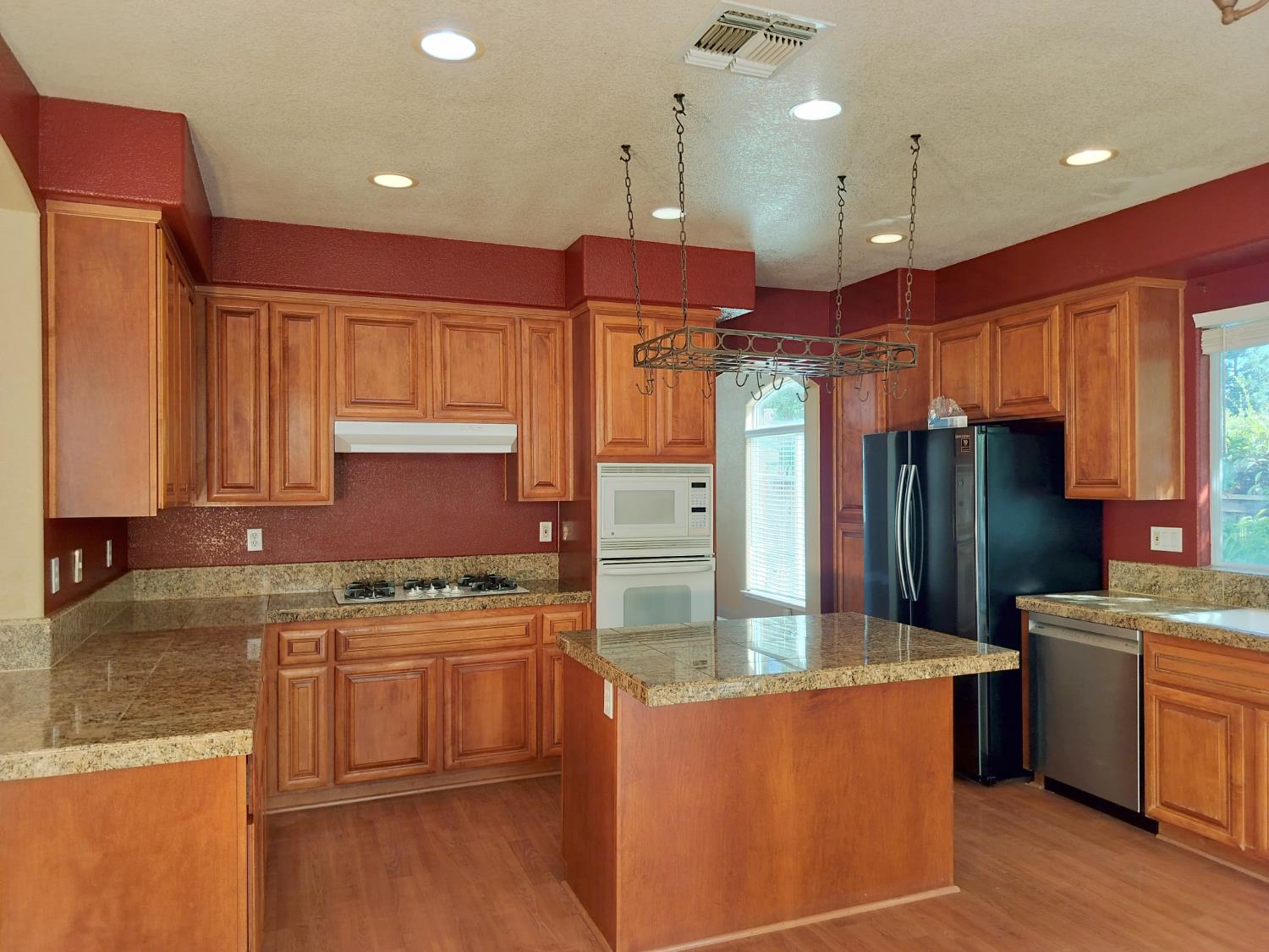 Detail Gallery Image 9 of 61 For 8880 Water Song Cir, Roseville,  CA 95747 - 5 Beds | 3 Baths