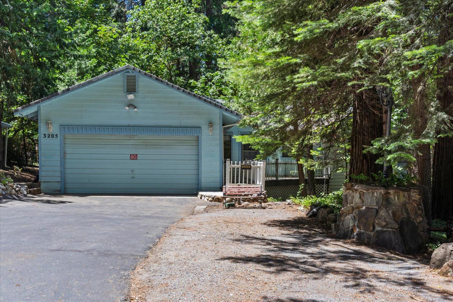 Detail Gallery Image 5 of 58 For 3205 Castlewood Cir, Pollock Pines,  CA 95726 - 3 Beds | 2 Baths