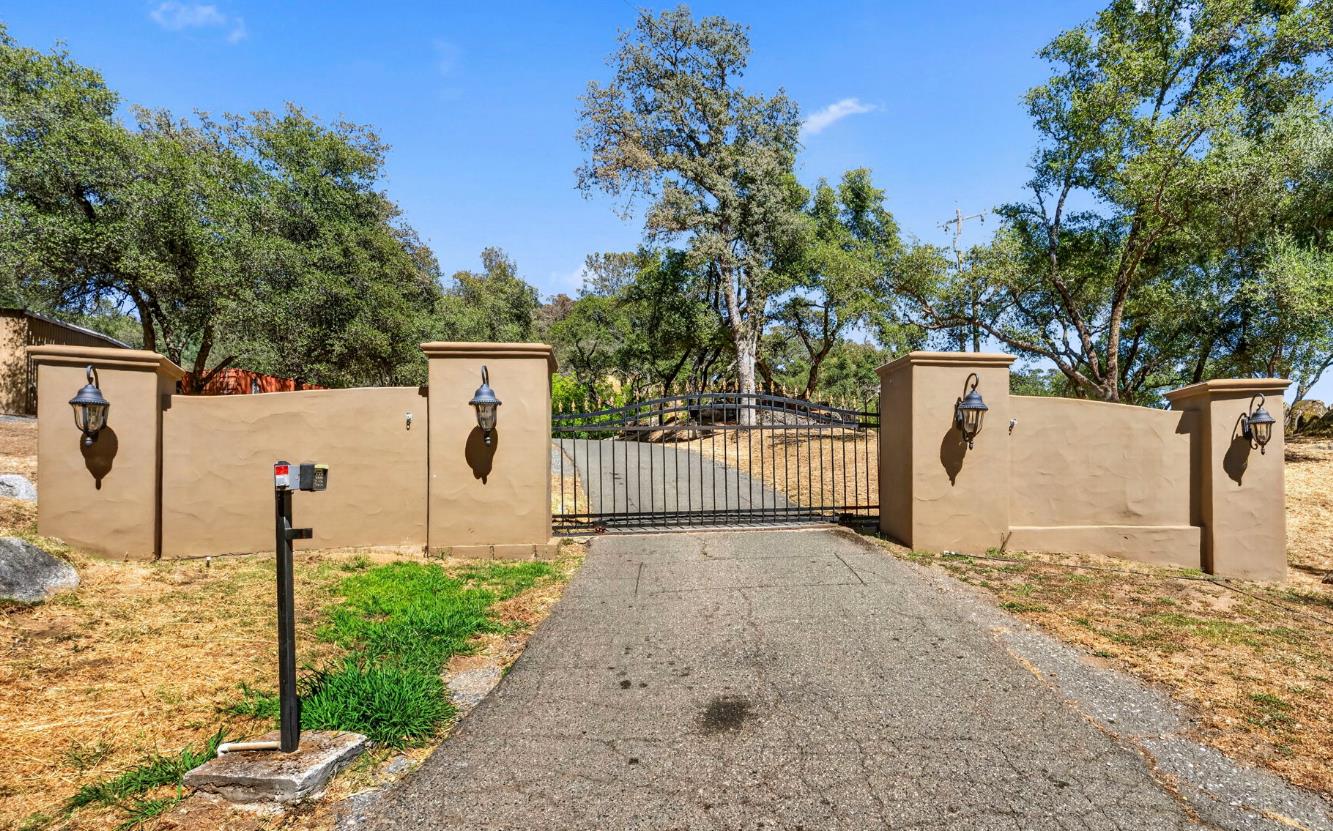 10100 Tierra Del Lago Pl photo 2