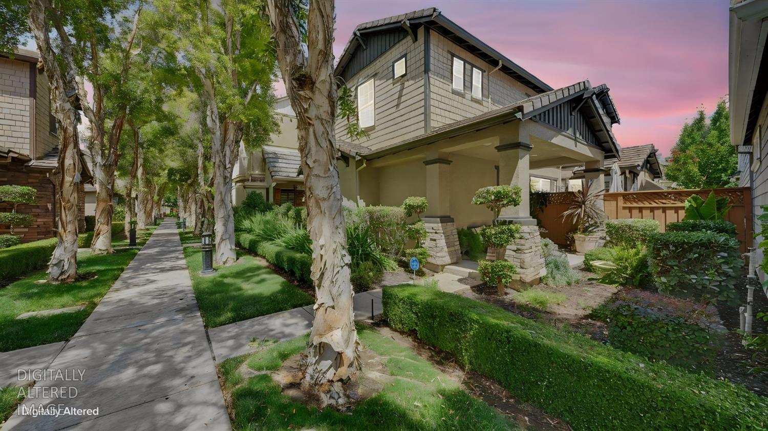 216 W Santa Cruz Way