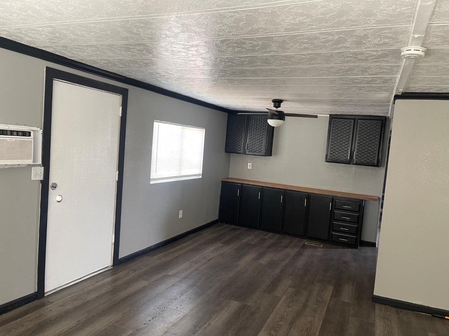 4143 Yosemite Blvd B10