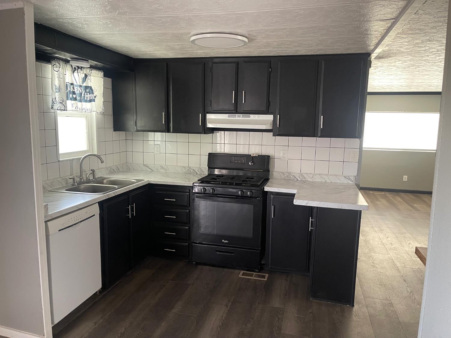 4143 Yosemite Blvd B10