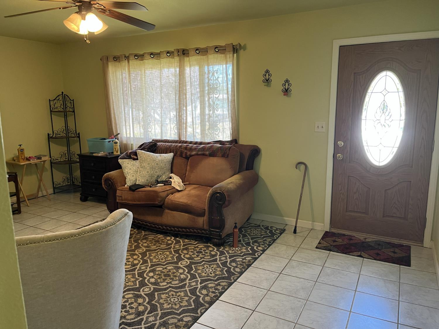 2238 Leslie Court