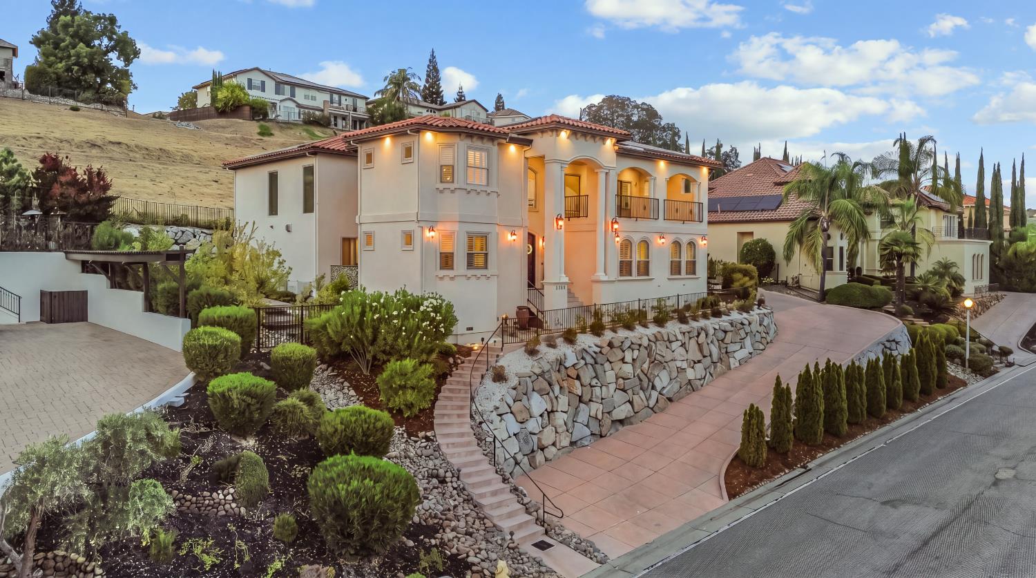 2586 Clubhouse Drive
