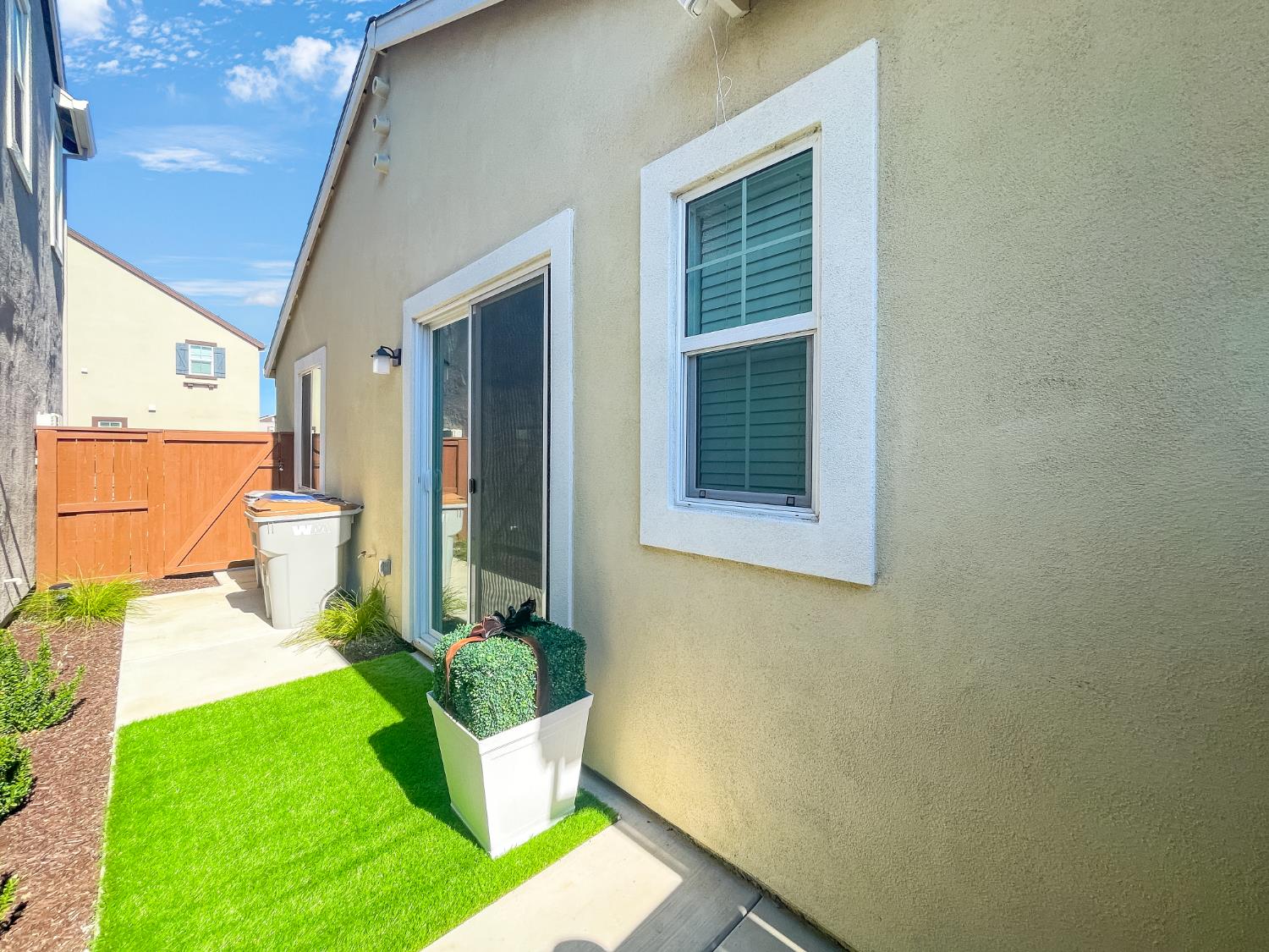 1383 Hadley Drive