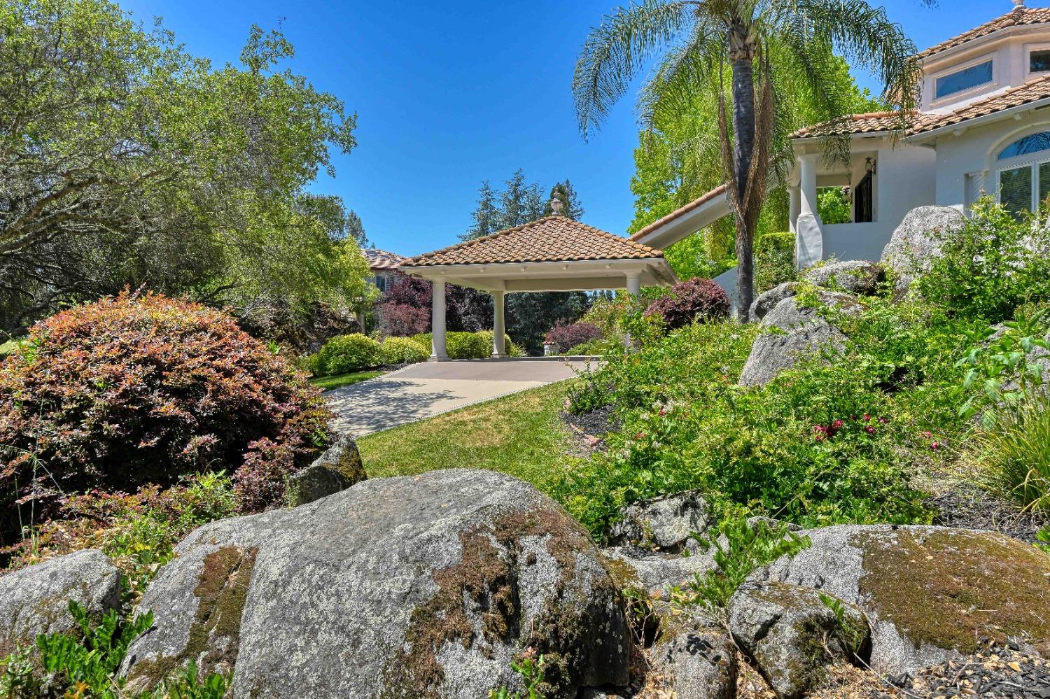 5604 Calle Paloma Court