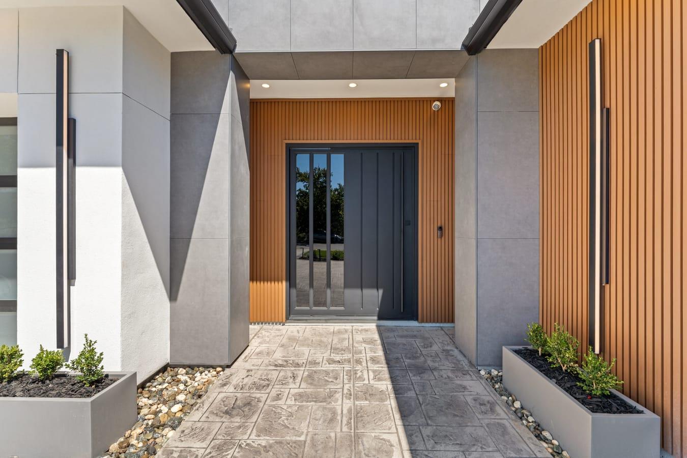 868 Rivercrest Drive