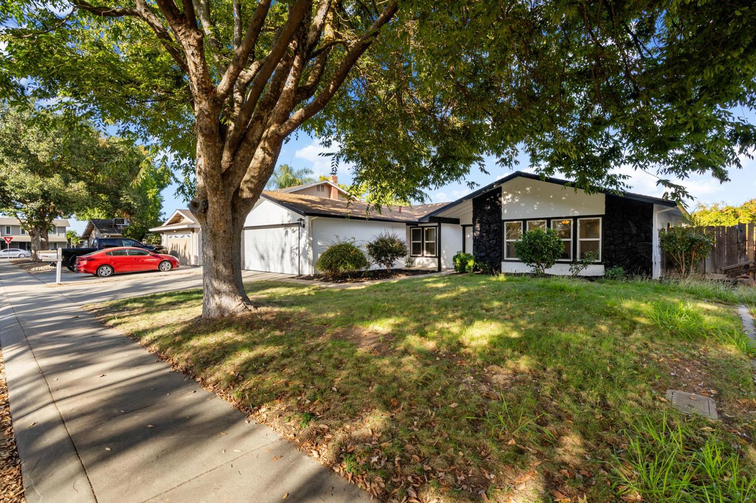 3704 Kona Oak Drive