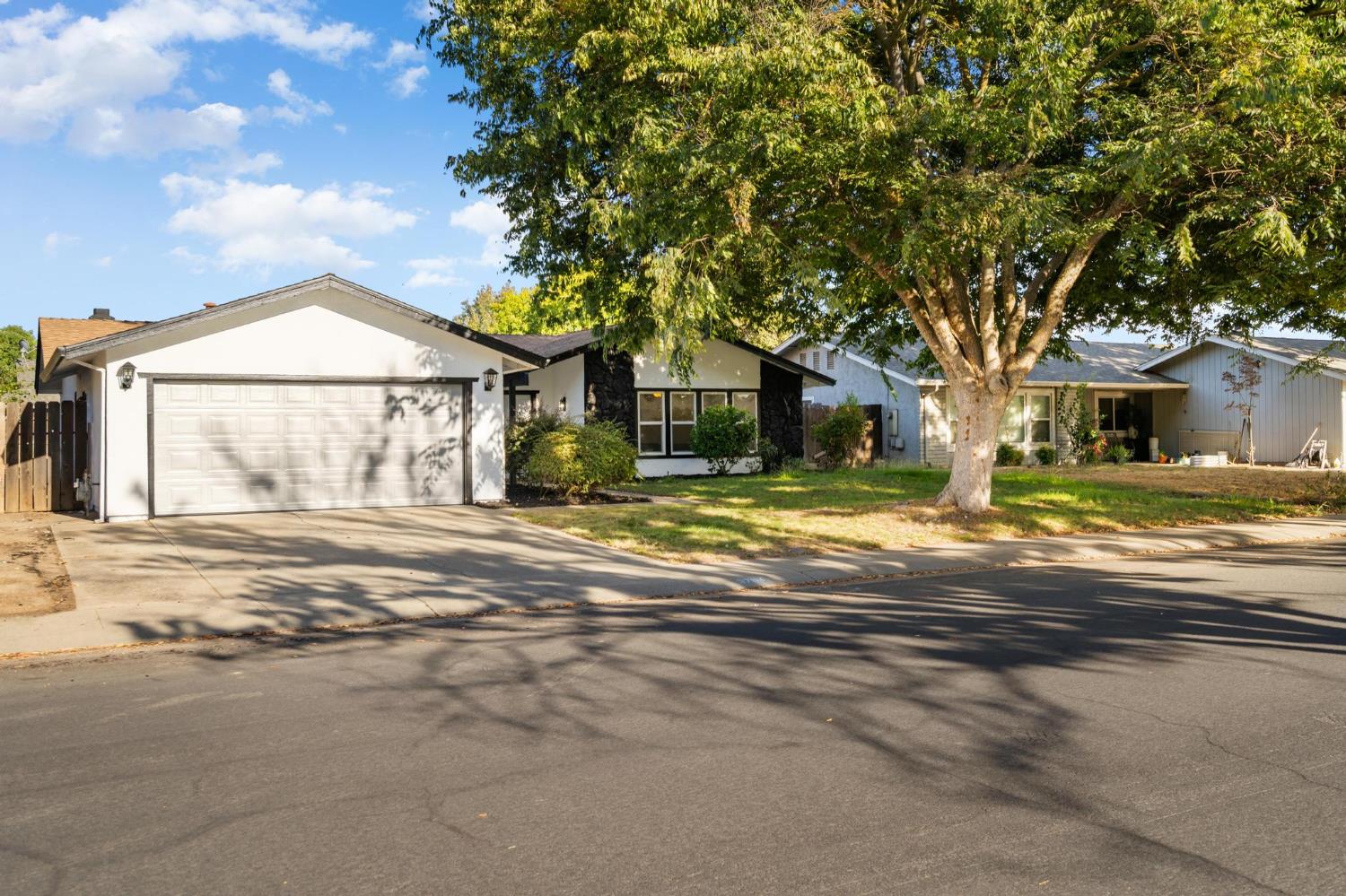 3704 Kona Oak Drive