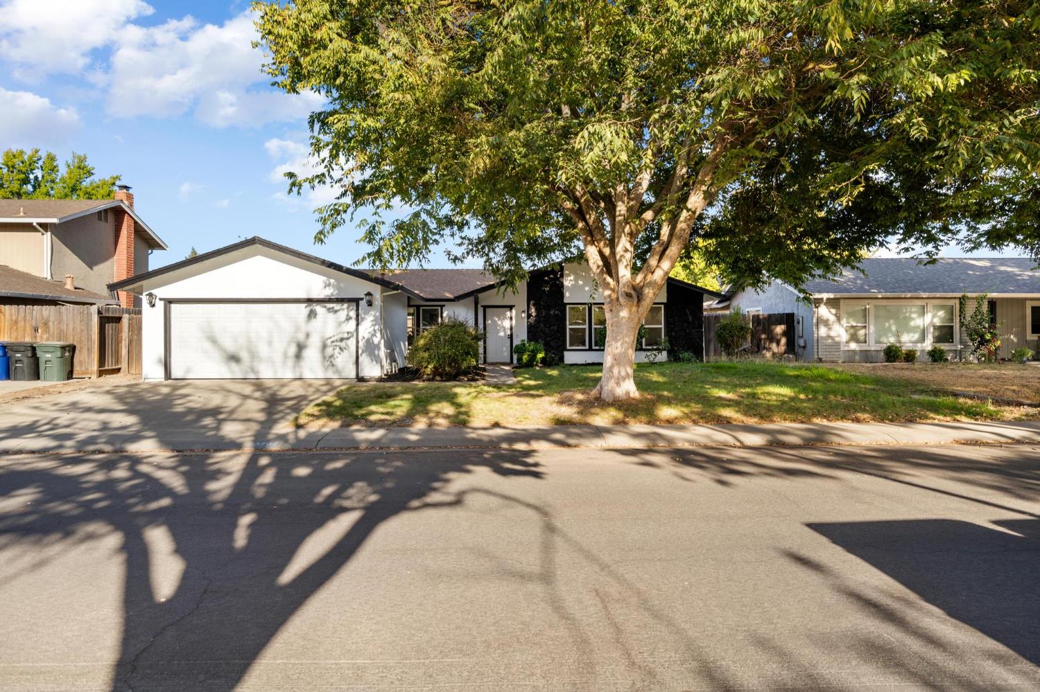 3704 Kona Oak Drive