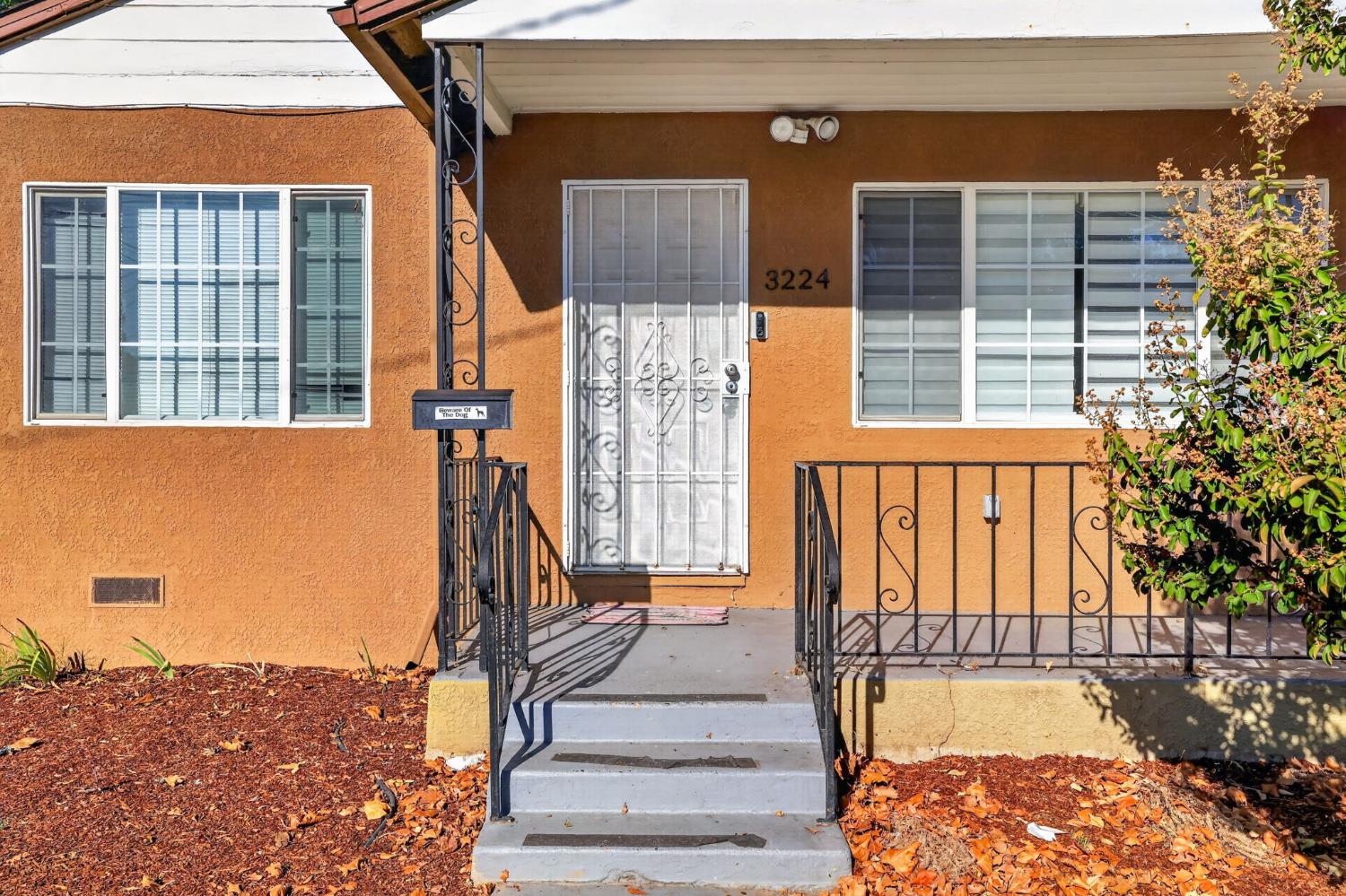 3224 San Jose Way