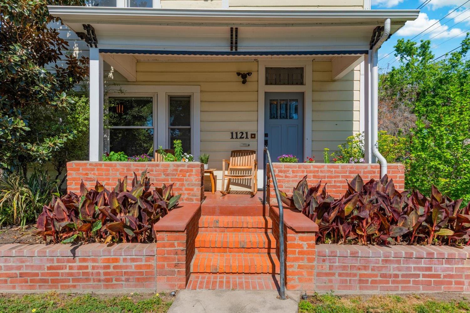1121 4th Street