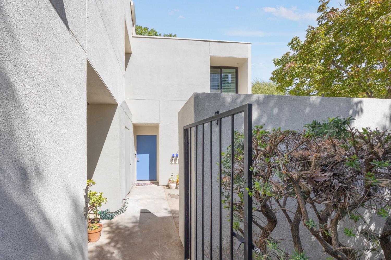909 Alvarado Avenue 1