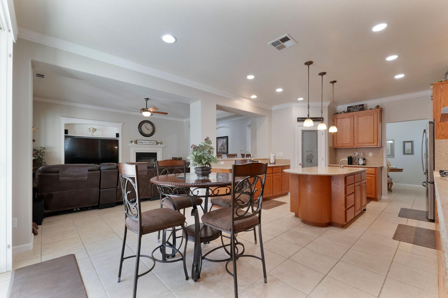 561224079_f102e7d2-1536-4dd5-b155-8ffd70bb038a.jpg