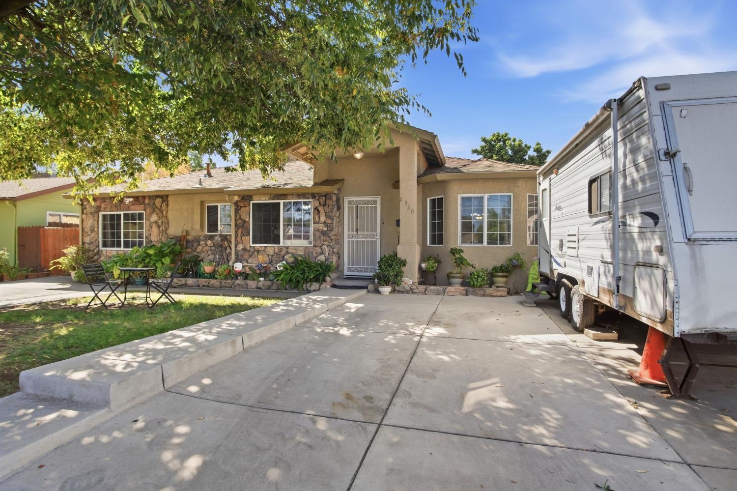 2320 Encina Avenue